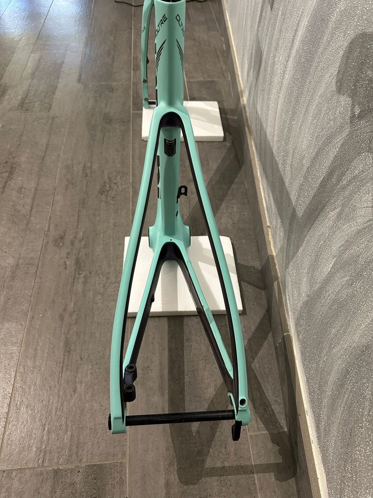 Gebrauchtes Bianchi Oltre Race 105 Di2 2023 Frameset 2023 Road & Gravel, Weiß — Bild 9 von 14
