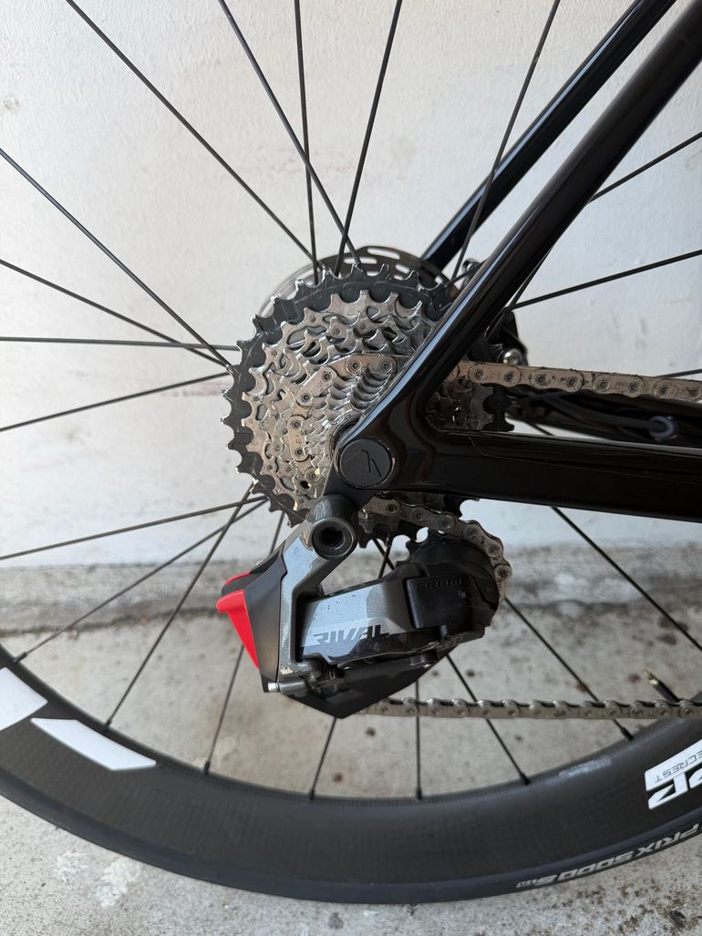 Used Canyon Ultimate CF SL 7 AXS 2024 2024 Road & Gravel, Light Gray — image 3 of 4