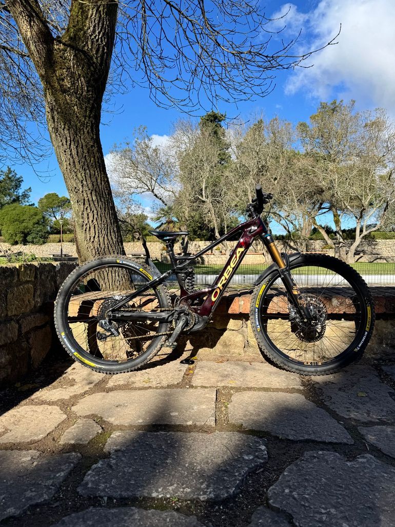 Used Orbea WILD FS M20 2022 2022 Mountainbike, Red, 29 — image 6 of 15