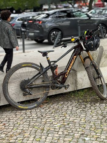 Used Orbea WILD FS M20 2022 2022 Mountainbike, Red, 29 — image 8 of 15