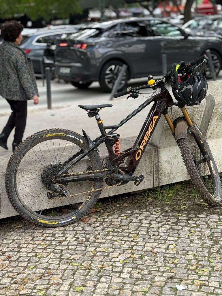 Used Orbea WILD FS M20 2022 2022 Mountainbike, Red, 29 — image 8 of 15