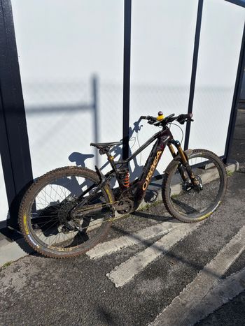 Used Orbea WILD FS M20 2022 2022 Mountainbike, Red, 29 — image 7 of 15