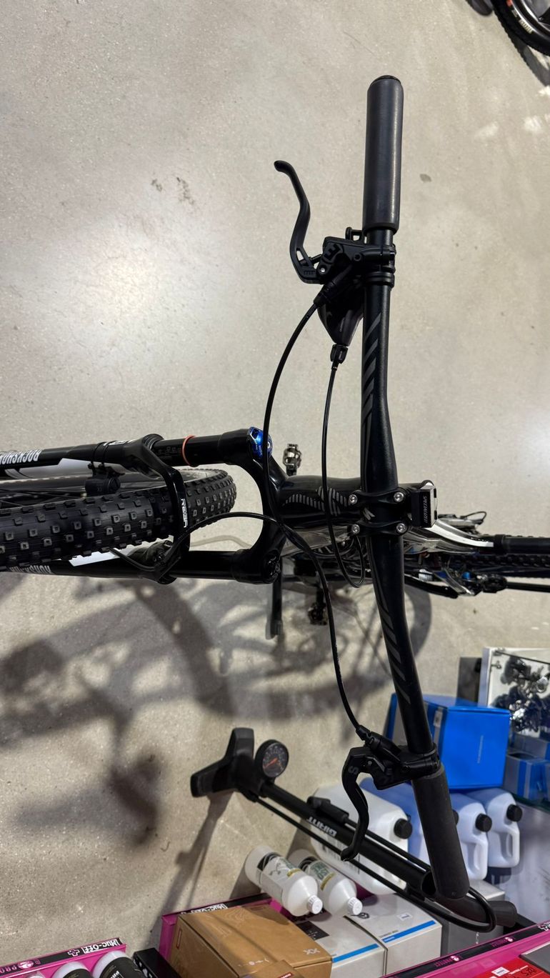 Used Specialized Epic FSR Carbon 29 2019 Mountainbike, Black — image 10 of 12