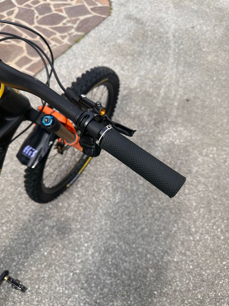 Použité Mondraker Foxy Carbon XR 2021 2021 Mountainbike — obrázek 8 z 12