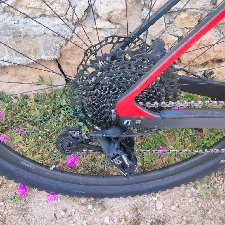 Used Specialized Women's Stumpjumper ST Comp Carbon 29 2018 2018 Mountainbike, Red — image 11 of 11