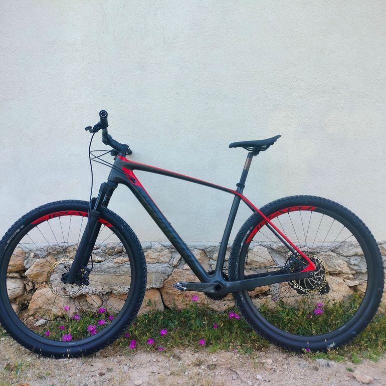 Used Specialized Women's Stumpjumper ST Comp Carbon 29 2018 2018 Mountainbike, Red — image 2 of 11