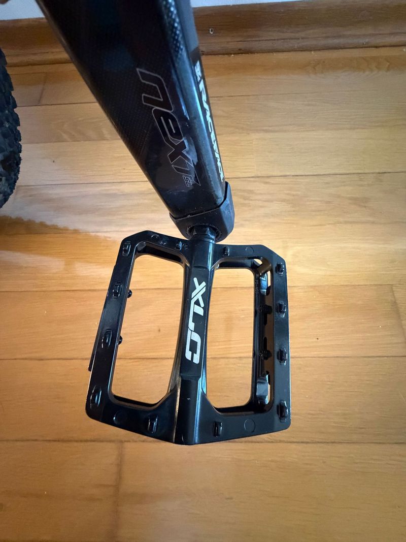 Used Lapierre XRM 10.9 2024 2024 Mountainbike, Black, 29 — image 13 of 19