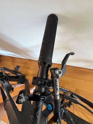 Used Lapierre XRM 10.9 2024 2024 Mountainbike, Black, 29 — image 11 of 19