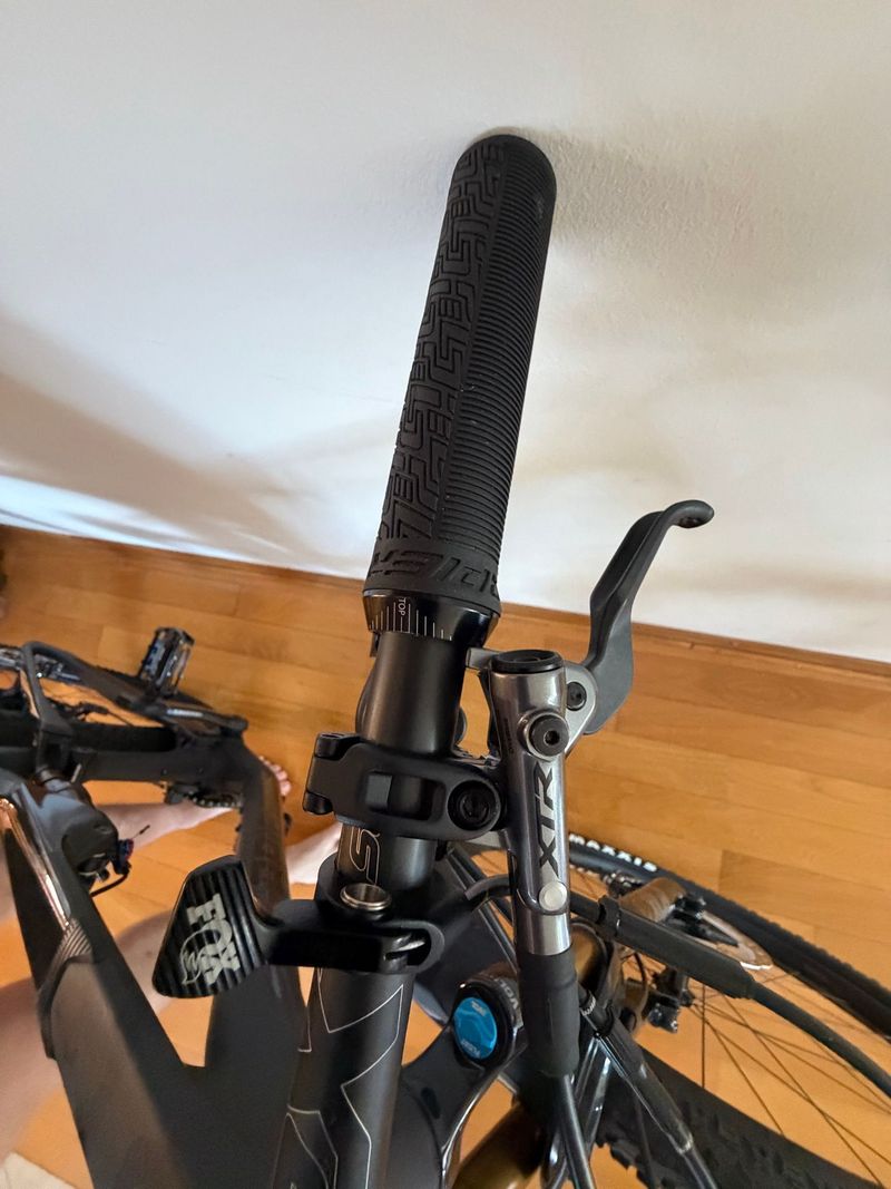 Used Lapierre XRM 10.9 2024 2024 Mountainbike, Black, 29 — image 11 of 19