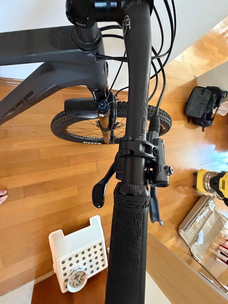Used Lapierre XRM 10.9 2024 2024 Mountainbike, Black, 29 — image 12 of 19