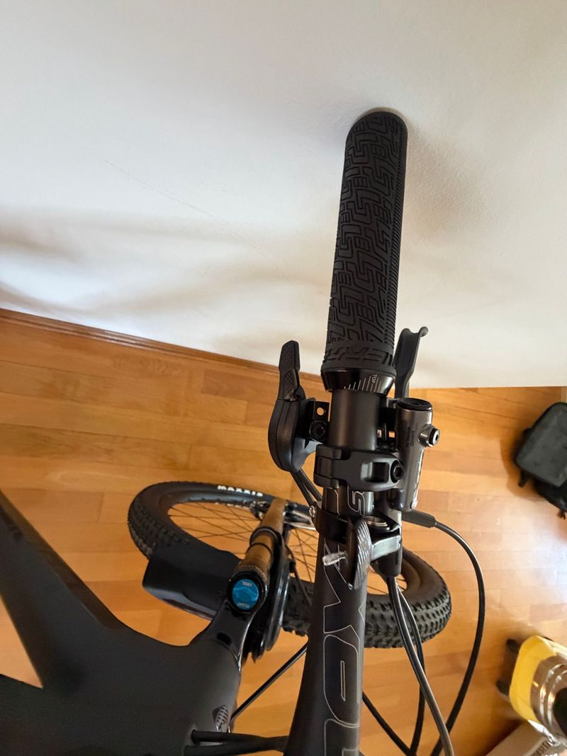 Used Lapierre XRM 10.9 2024 2024 Mountainbike, Black, 29 — image 10 of 19