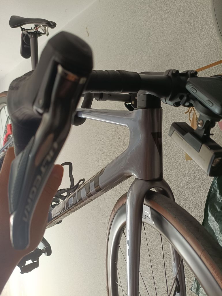 Used Giant Tcr Shimano Ultegra Di2 2025 Road & Gravel, Light Gray — image 2 of 5