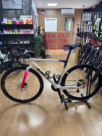 Used BH Custom Shimano 105 Di2 2026 Road & Gravel, White — image 2 of 7