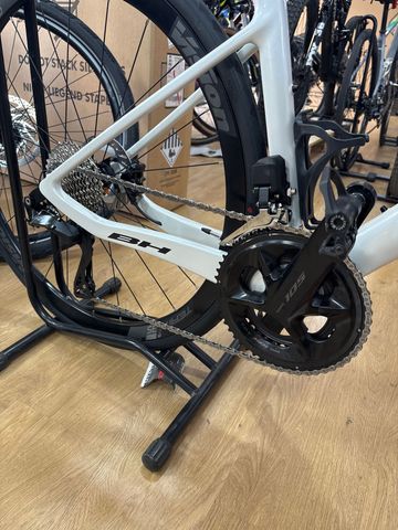Used BH Custom Shimano 105 Di2 2026 Road & Gravel, White — image 3 of 7