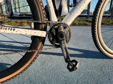 Used BMC URS 01 TWO 2023 2023 Road & Gravel, White — image 3 of 6