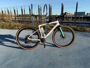Used BMC URS 01 TWO 2023 2023 Road & Gravel, White — image 1 of 6