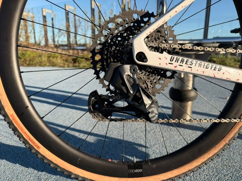 Used BMC URS 01 TWO 2023 2023 Road & Gravel, White — image 2 of 6