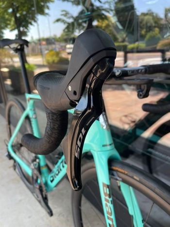 Použité Bianchi Oltre XR4 Disc Shimano 105 12s Palladium Carbon 2022 Road & Gravel — obrázek 9 z 15
