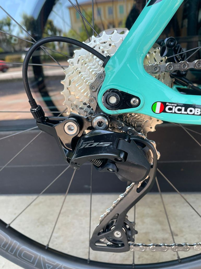 Použité Bianchi Oltre XR4 Disc Shimano 105 12s Palladium Carbon 2022 Road & Gravel — obrázek 13 z 15