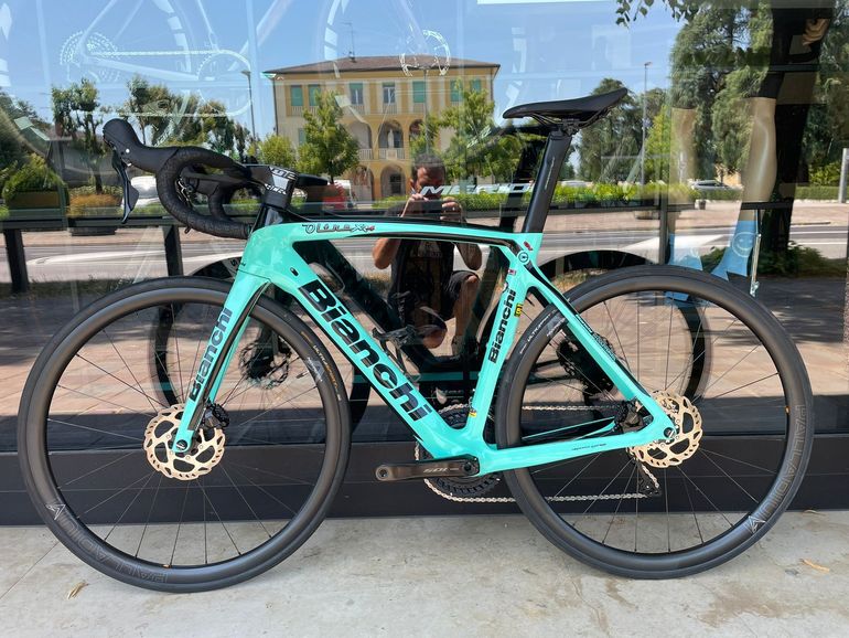 Použité Bianchi Oltre XR4 Disc Shimano 105 12s Palladium Carbon 2022 Road & Gravel — obrázek 2 z 15