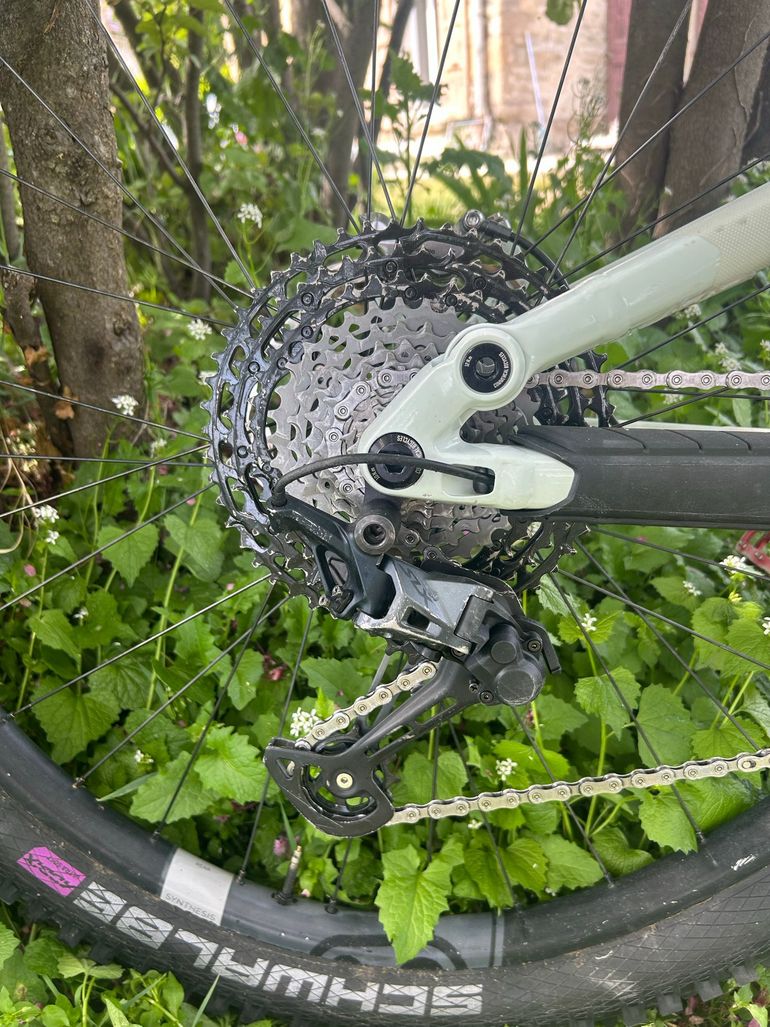 Used Commencal META AM Shimano XTR 2020 Mountainbike, White — image 10 of 20