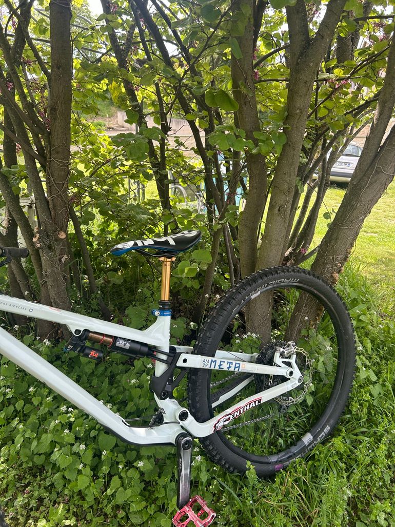 Used Commencal META AM Shimano XTR 2020 Mountainbike, White — image 12 of 20