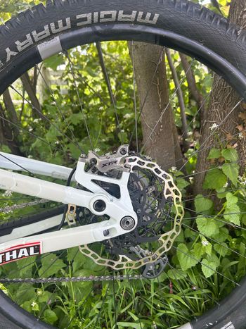 Used Commencal META AM Shimano XTR 2020 Mountainbike, White — image 14 of 20