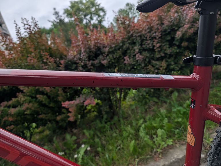 Used Focus Whistler Shimano Deore 2022 Mountainbike, Red — image 2 of 7