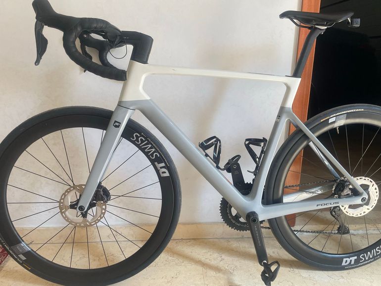 Used Focus IZALCO MAX 9.8 2024 2024 Road & Gravel, White — image 1 of 4