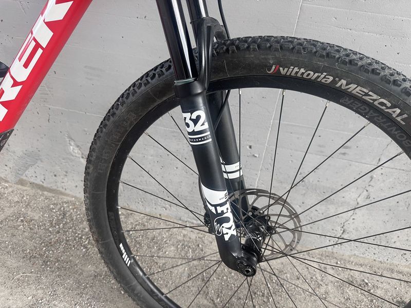 Trek Procaliber 9.7 2017 2017 Mountainbike usato, Rosso — immagine 6 di 13