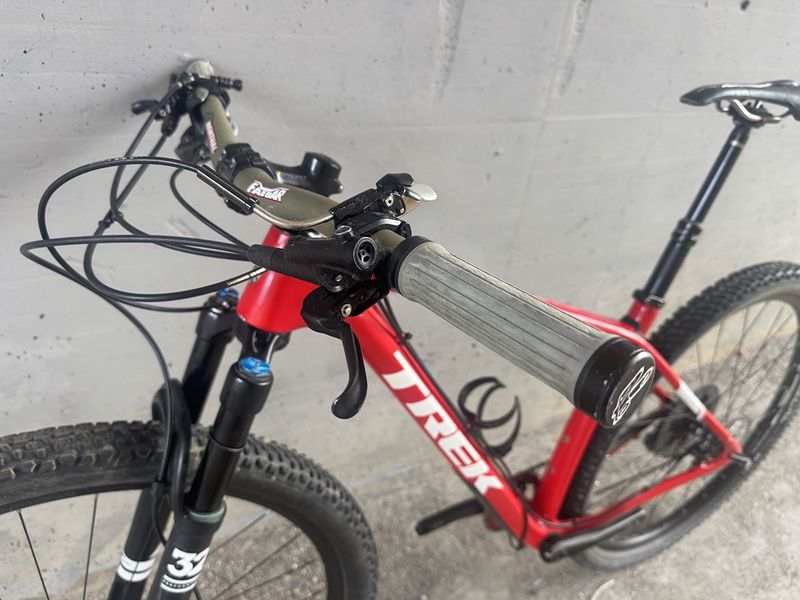 Trek Procaliber 9.7 2017 2017 Mountainbike usato, Rosso — immagine 10 di 13
