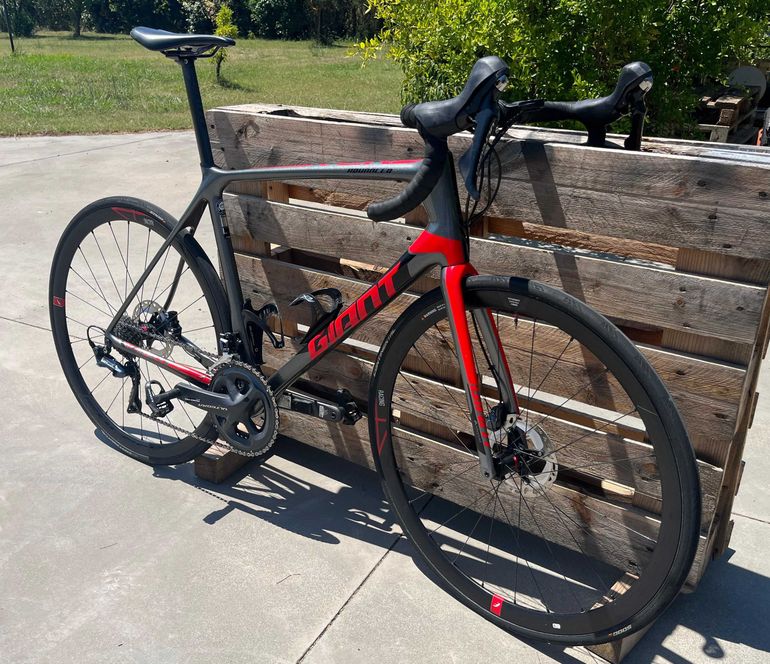 Used Giant TCR Advanced 1 Disc KOM 2019 2019 Road & Gravel, Light Gray — image 2 of 11