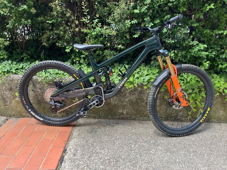 Used Trek Slash 9.8 GX AXS T-Type Gen 6 2024 2024 Mountainbike, Green, 27.5, 29 — image 2 of 4