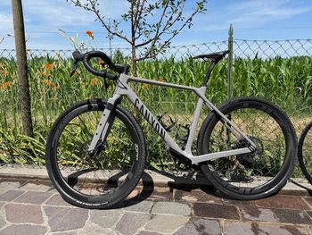 Brugt Canyon Grizl CF SL 7 eTap 2022 2022 Road & Gravel