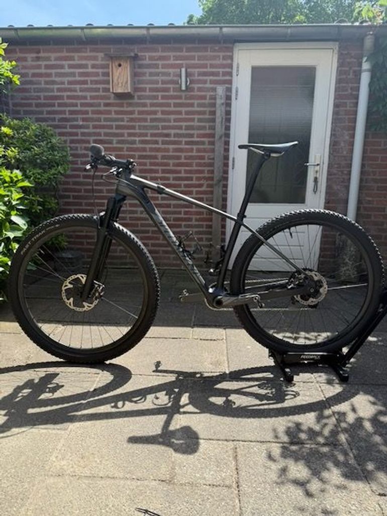 Used Specialized Stumpjumper Expert Carbon 29 World Cup, Size M 2016 Mountainbike, Black — image 6 of 18