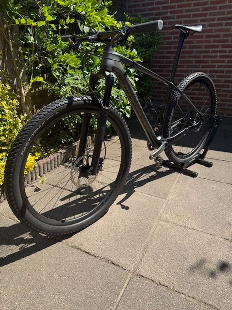 Used Specialized Stumpjumper Expert Carbon 29 World Cup, Size M 2016 Mountainbike, Black — image 13 of 18