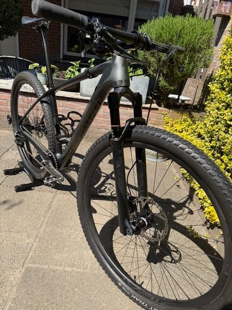 Used Specialized Stumpjumper Expert Carbon 29 World Cup, Size M 2016 Mountainbike, Black — image 5 of 18