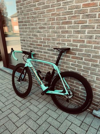Used Bianchi Oltre XR3 Ultegra Di2 2020 2020 Road & Gravel, Blue — image 2 of 3