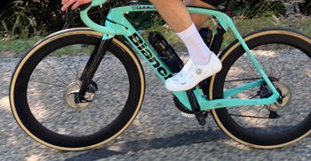 Used Bianchi Oltre XR3 Ultegra Di2 2020 2020 Road & Gravel, Blue — image 3 of 3