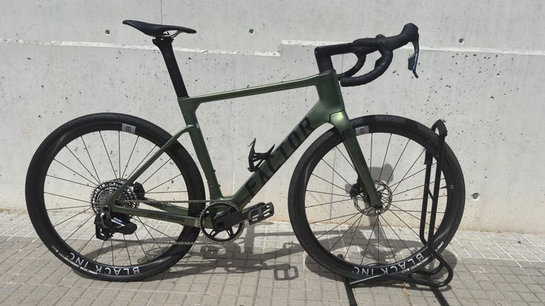 Used Factor Ostro SRAM Force eTap AXS 2025 Road & Gravel, Green — image 1 of 5