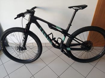 Used Canyon Lux World Cup CFR LTD 2024 2024 Mountainbike, Black, 29 — image 2 of 11