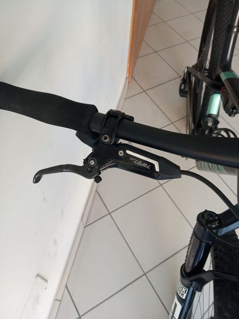 Used Canyon Lux World Cup CFR LTD 2024 2024 Mountainbike, Black, 29 — image 6 of 11