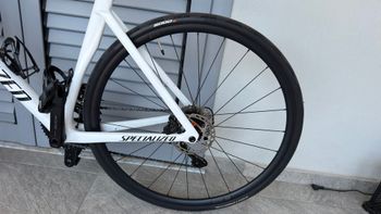 Used Specialized Tarmac SL7 Sport - Shimano 105 2026 2026 Road & Gravel, White — image 4 of 7
