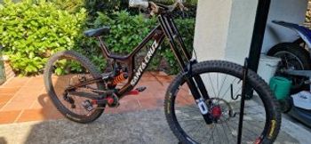 Použité Santa Cruz V10 X01 MX / Carbon CC 2023 2023 MTB