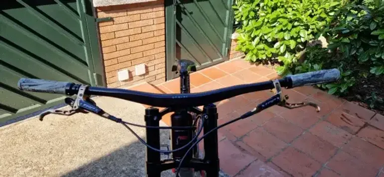 Used Santa Cruz V10 X01 MX / Carbon CC 2023 2023 Mountainbike, Black, 29, 27.5 — image 4 of 5