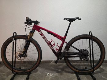 Used Trek Supercaliber Shimano Deore XT Di2 2026 Mountainbike, Red, 29 — image 2 of 8