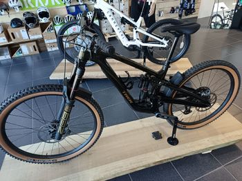 Brugt Trek Slash 9.8 GX AXS T-Type Gen 6 2025 2025 Mountainbike — billede 2 af 7
