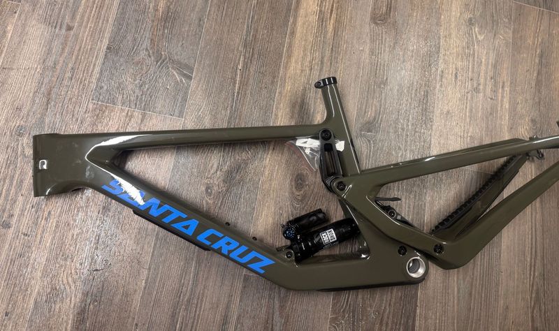 Gebrauchtes Santa Cruz BRONSON Frame / Carbon CC 2024 Frameset 2024 Mountainbike, Grün, 29, 27.5 — Bild 1 von 5