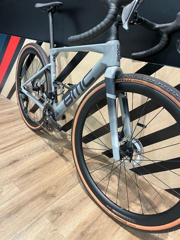 Used BMC Kaius 01 THREE 2026 2026 Road & Gravel, Light Gray — image 4 of 6