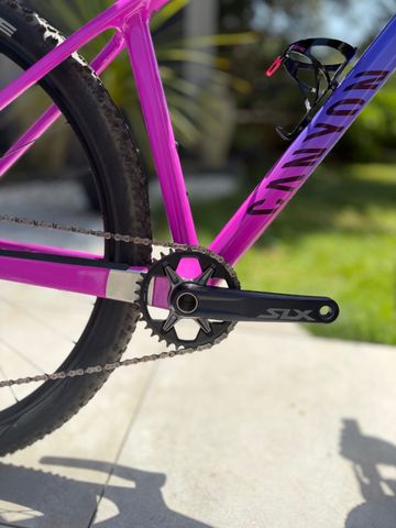 Used Canyon Exceed CF 6 2024 2024 Mountainbike, Purple, 29 — image 3 of 13